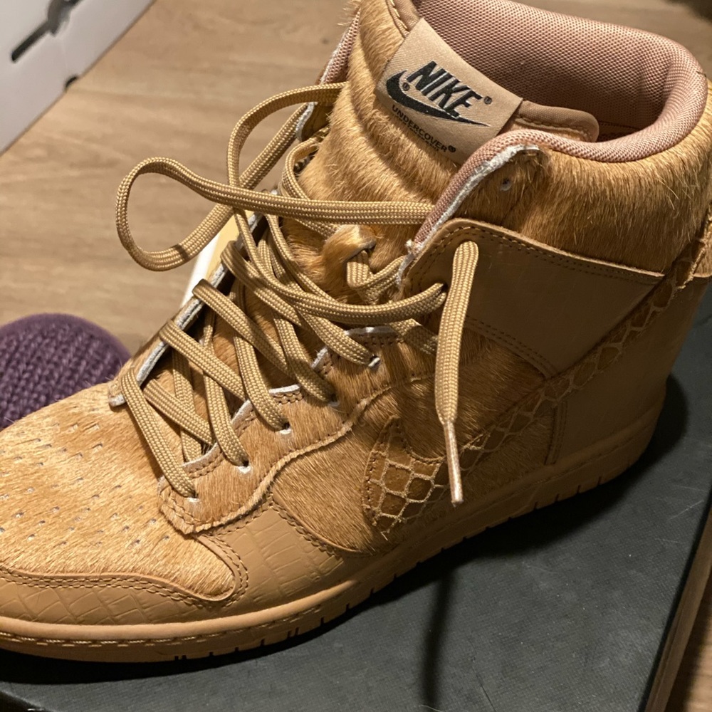 Nike wedge sneakers size 9